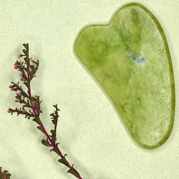 Genuine Jade Gua Sha Stone Facial Massaging Tool Anti Aging - Picture 3 of 5